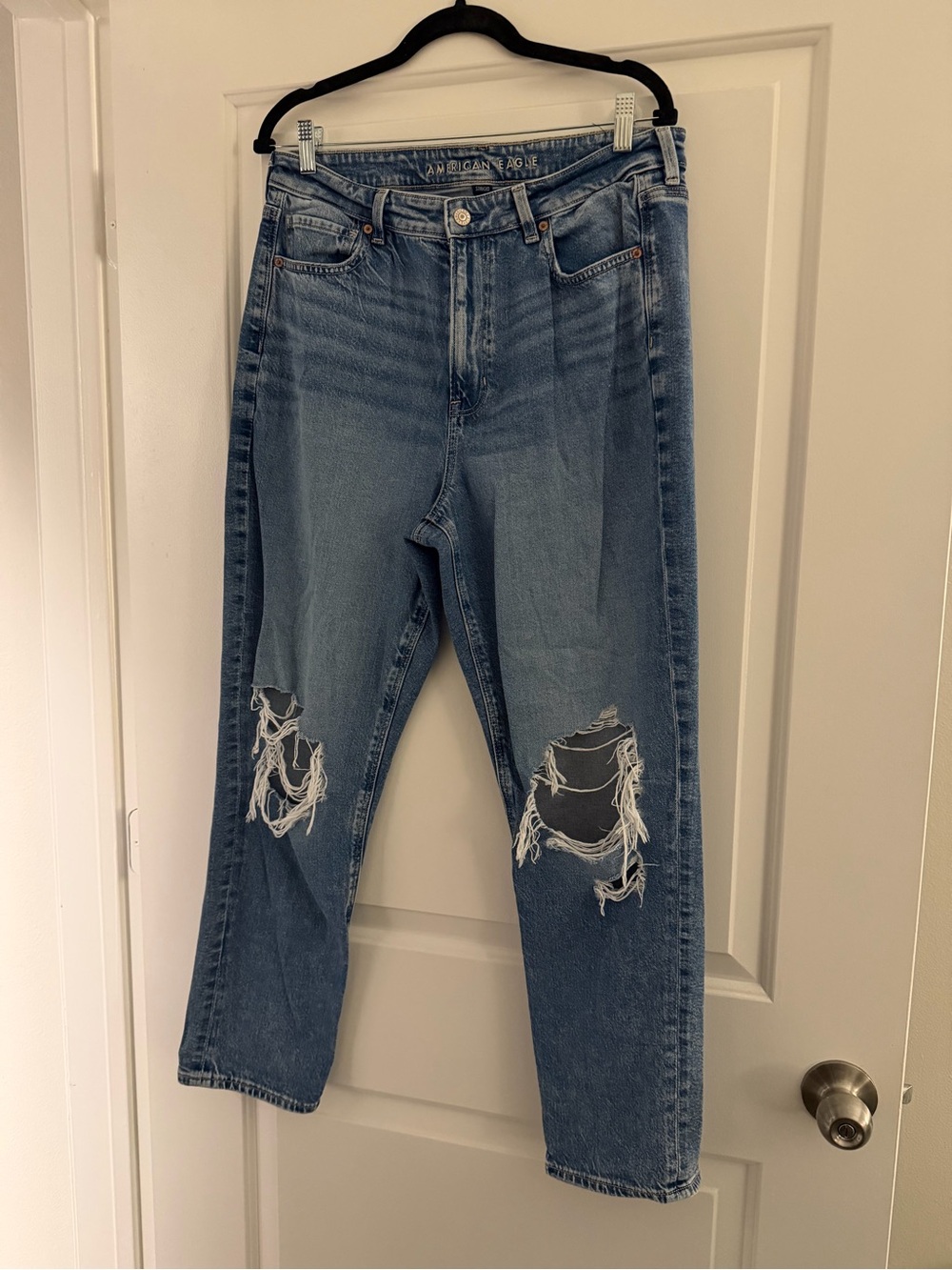 American Eagle Strigid Size 12 Distressed Straight Jeans